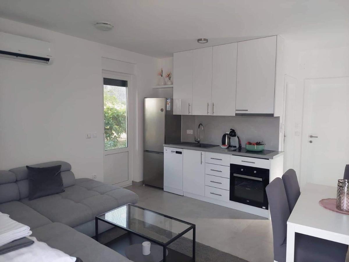 Ferienhaus Maestral - Kastel Kambelovac Kastela Bagian luar foto