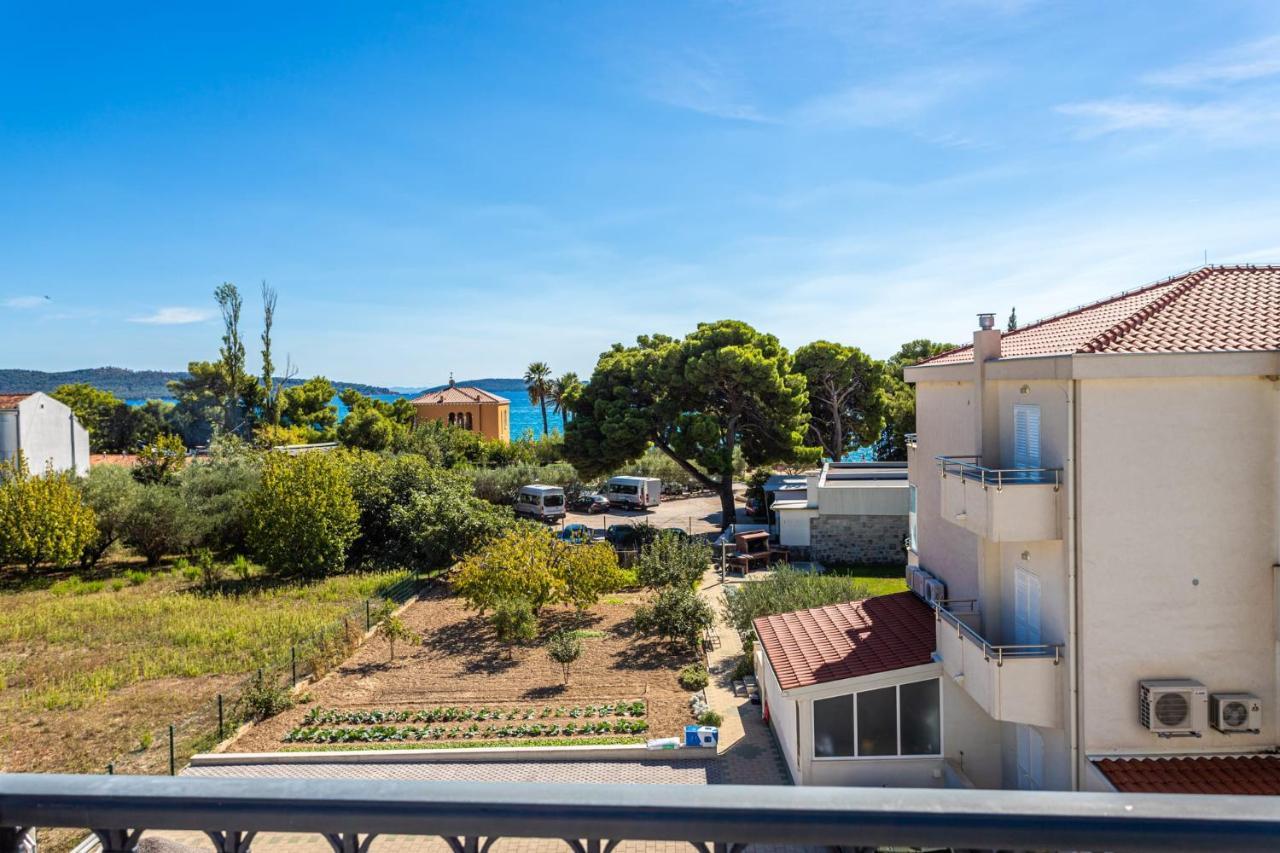 Ferienhaus Maestral - Kastel Kambelovac Kastela Bagian luar foto