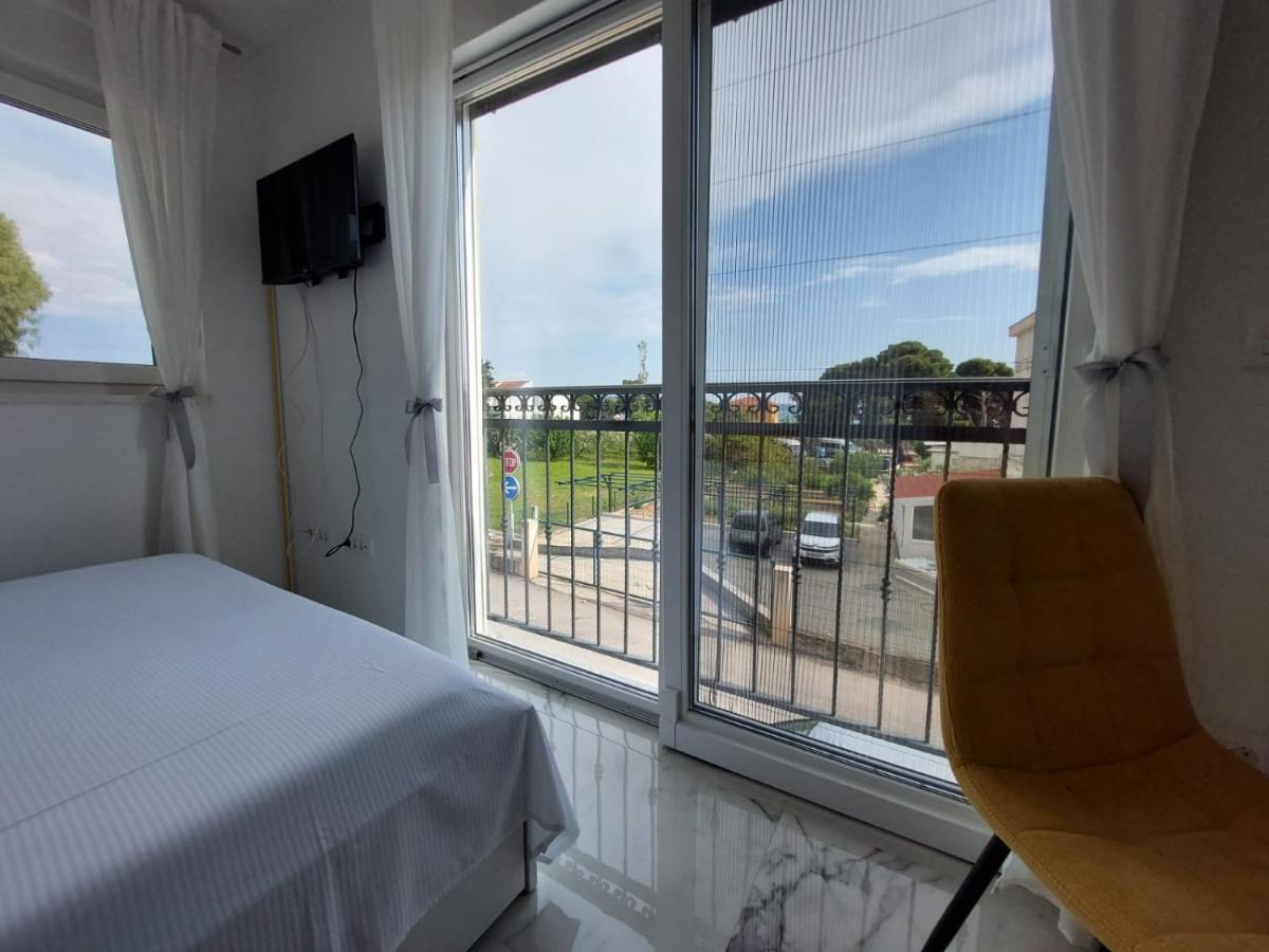 Ferienhaus Maestral - Kastel Kambelovac Kastela Bagian luar foto